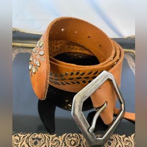 Women’s Leather Silver Studded belt, silver brushed buckle, light brown Size M/L
